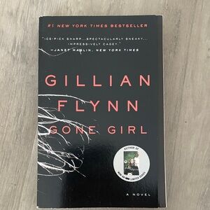 Gillian Flynn 'Gone Girl' Hardcover Book - Black Cover